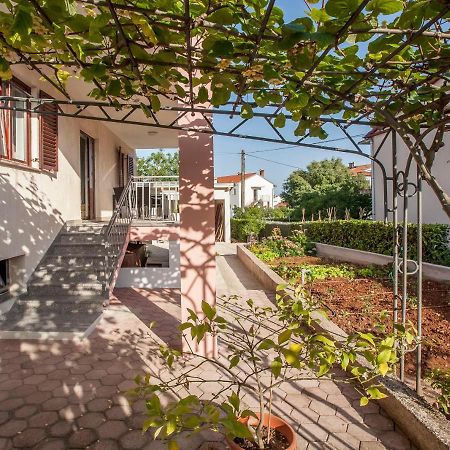 Apartmani Dragica Ровин Екстериор снимка