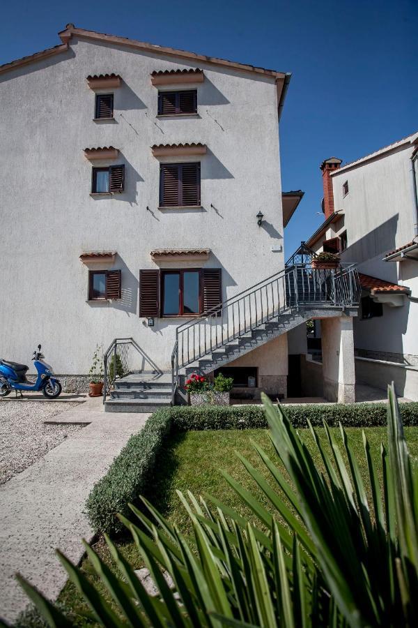 Apartmani Dragica Ровин Екстериор снимка
