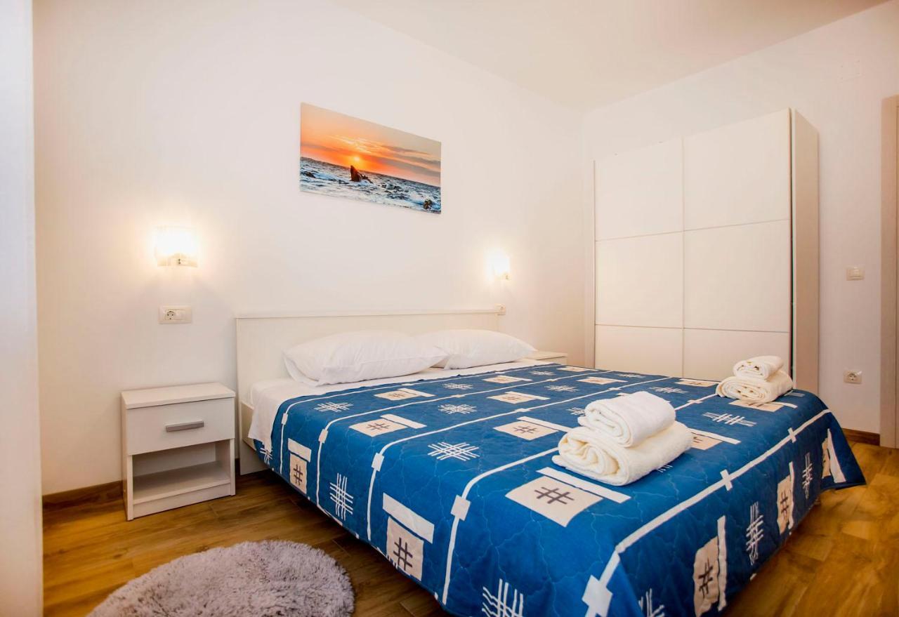 Apartmani Dragica Ровин Екстериор снимка