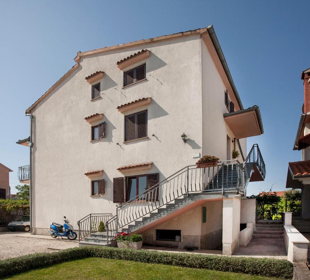 Apartmani Dragica Ровин Екстериор снимка