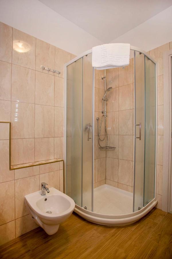 Apartmani Dragica Ровин Екстериор снимка