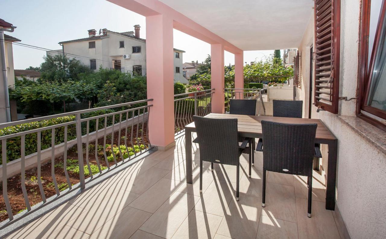 Apartmani Dragica Ровин Екстериор снимка